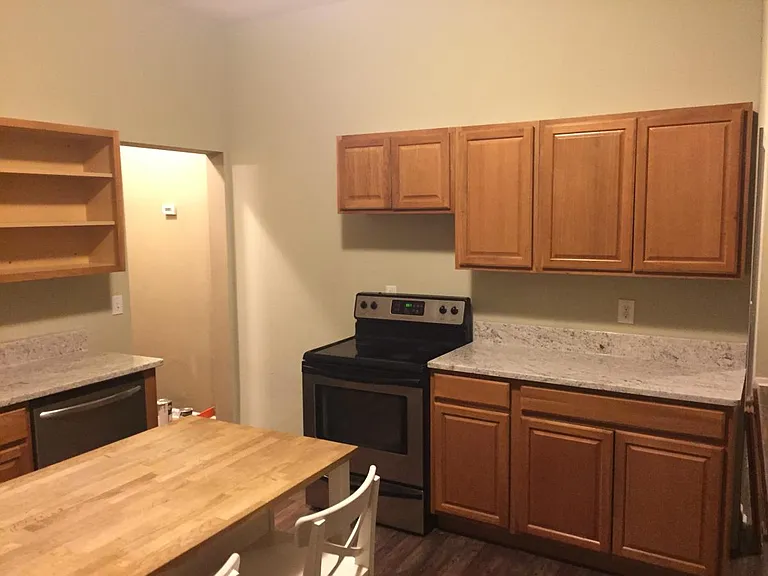 2560 Dupont Ave S — Photo 8