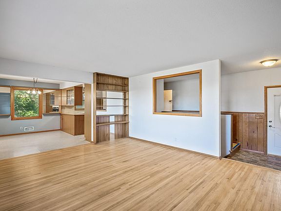 4th image of 3530 Aquila Ave N