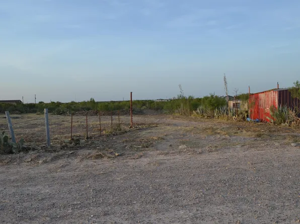 43 Los Centenarios Rd, Laredo, TX 78043