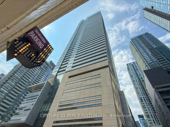 80 John St #3001, Toronto, ON M5V 3X4