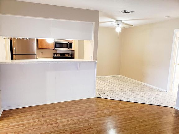 5th image of 703 Royal Crest Dr