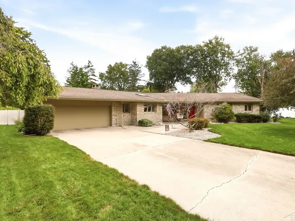 810 Fairway Dr, Saginaw, MI 48638