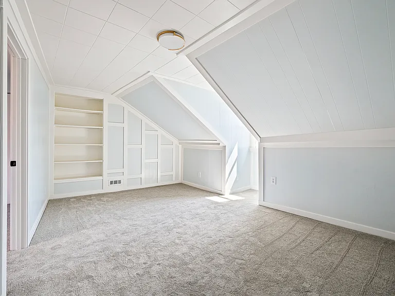 1107 Brabec St — Photo 24