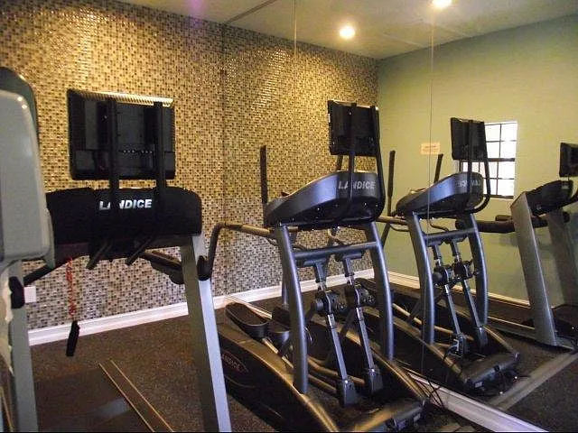 La Aloma Apartments — Photo 8