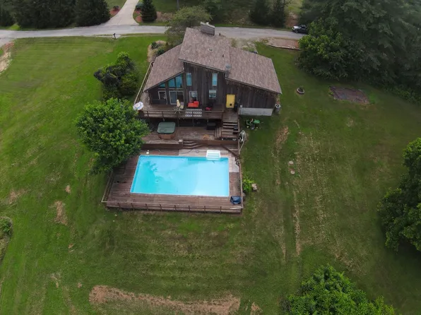 240 Country Ln, Gallipolis, OH 45631