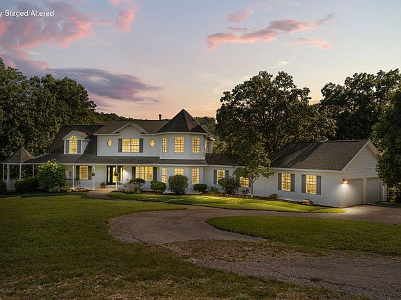 2nd image of 134 Meadowbrook
