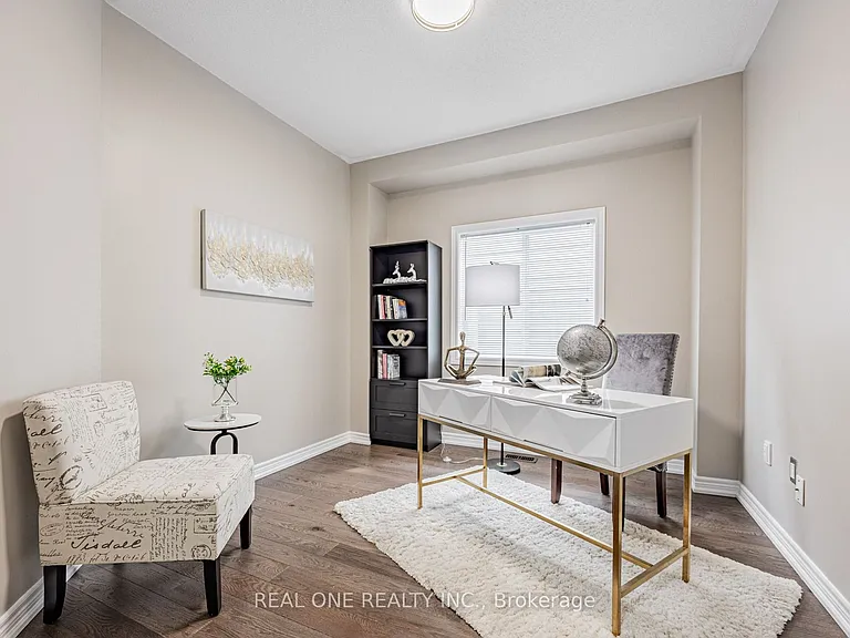 51 Hanson Cres — Photo 18