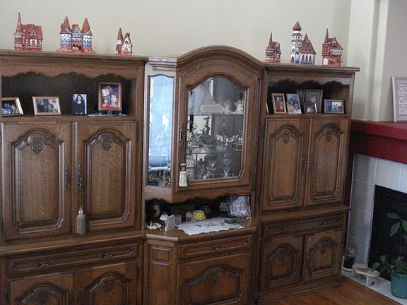 Lv Rm 1, cathedral ceilings 