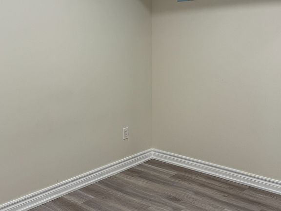 2nd image of 38 Hettersley Dr #Basement
