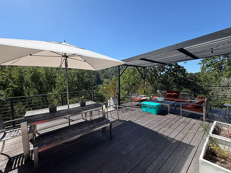 250 Redwood Rd — Photo 3