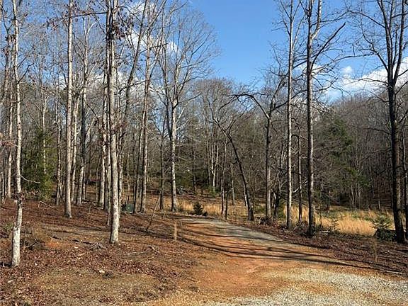 3rd image of 643 Old Ridge Rd