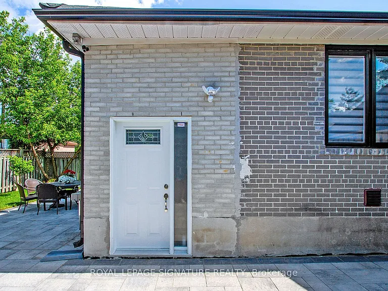 211 Maple Ave — Photo 18