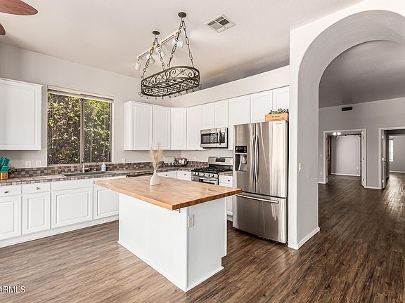 3rd image of 1106 E POTTER Drive