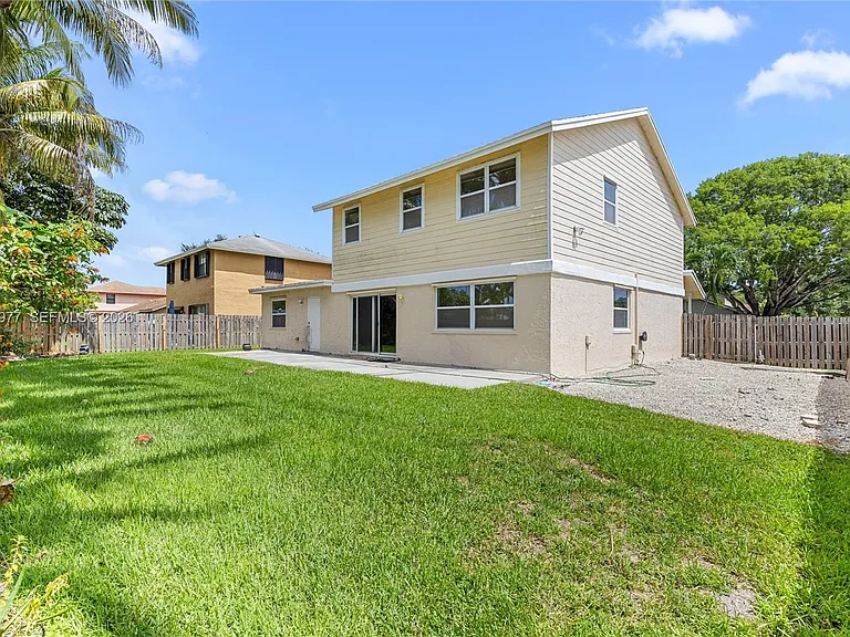 11610 NW 43rd St — Photo 7