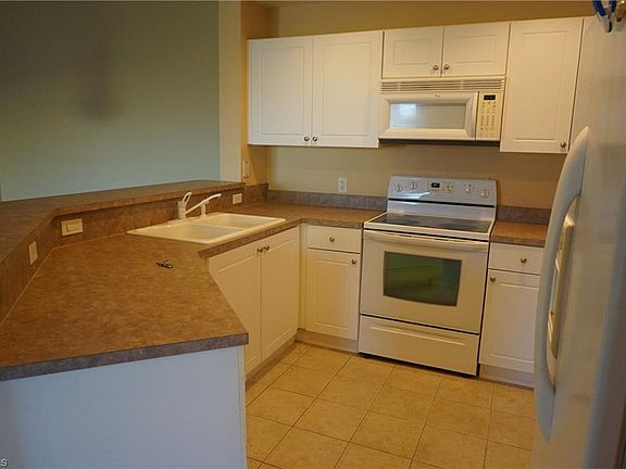 4th image of 1514 SW 50th St APT 302