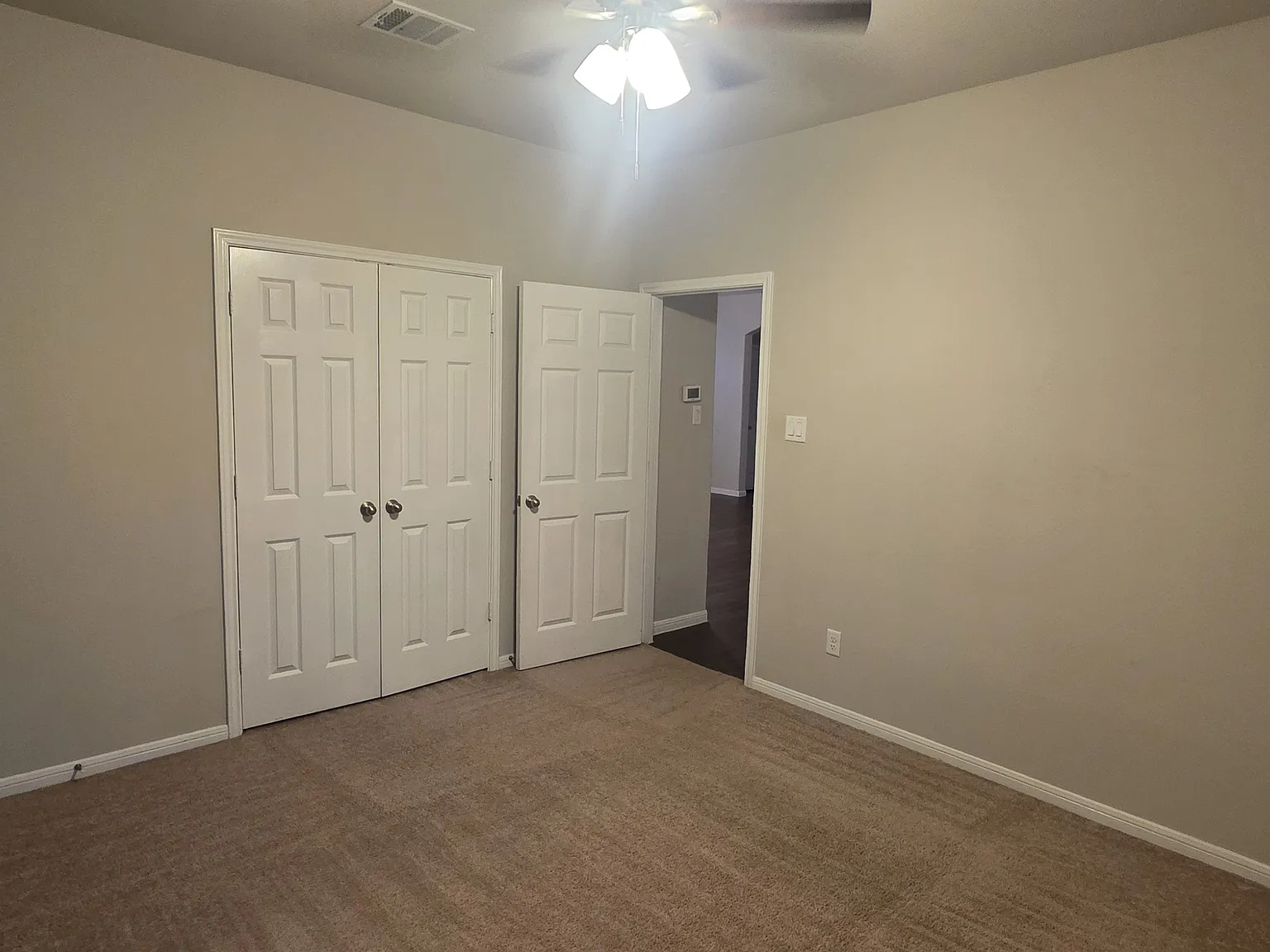 3 bed, 1689 sqft, $1,000 — Photo 3