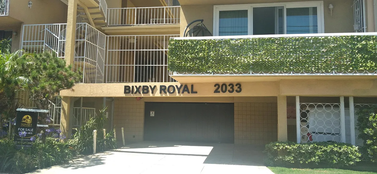 Building Photo - 2033 E 3rd St #2D