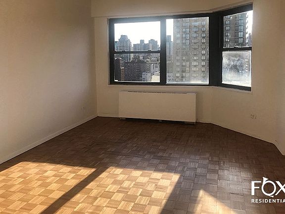 4th image of 1471 3rd Ave #19B