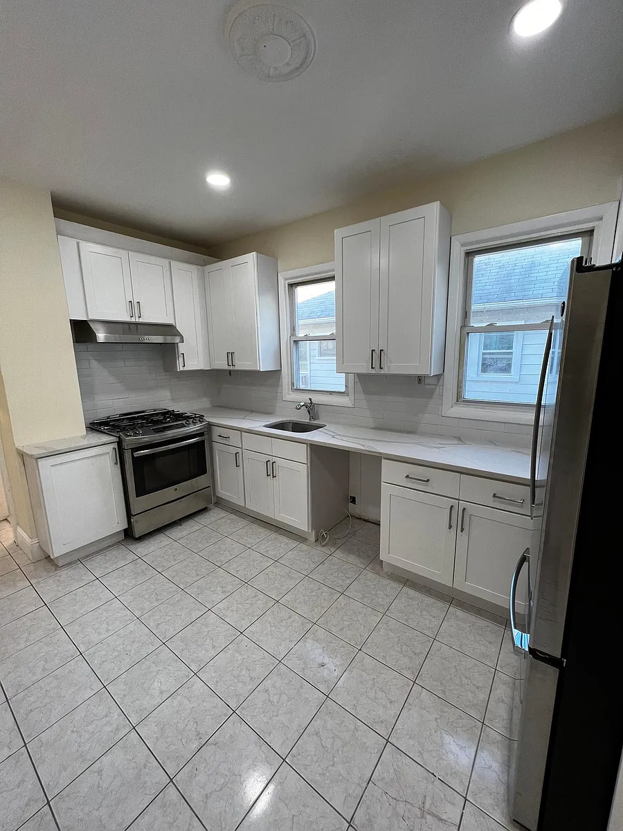 Building Photo - 69 Trimble Ave #2