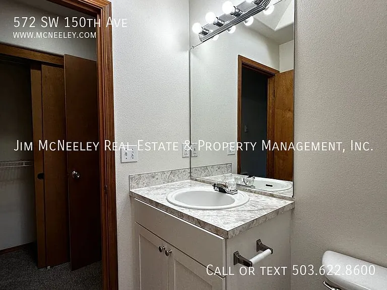 572 SW 150th Ave — Photo 22