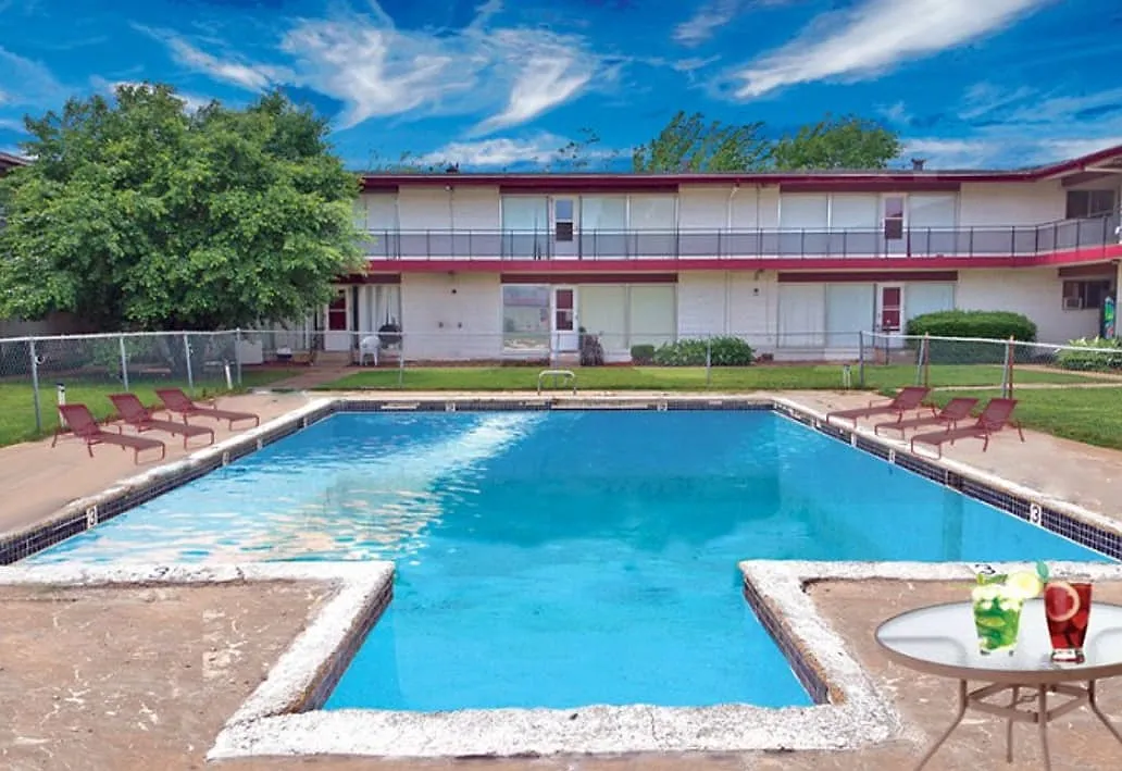 Crestpark Apartments — Photo 1