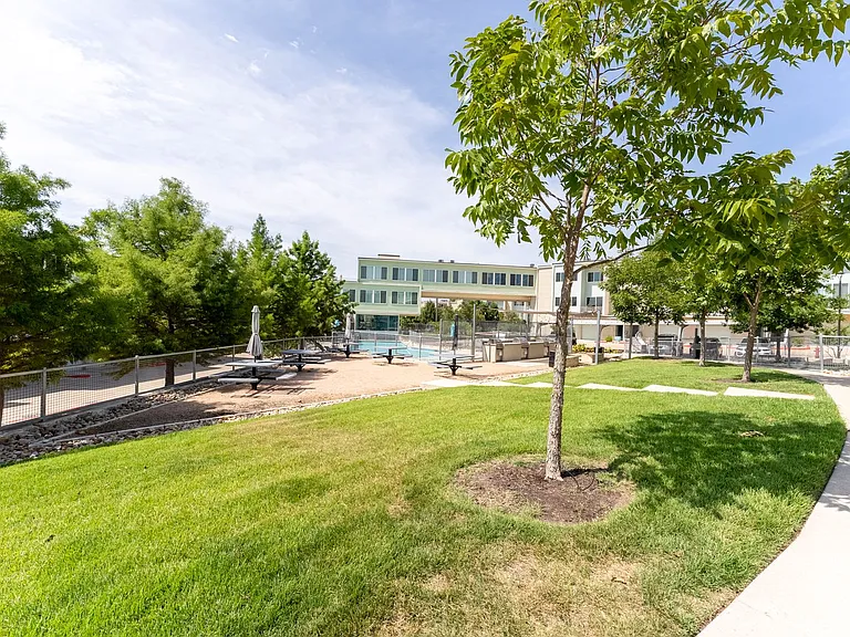 604 N Bluff Dr #127 — Photo 28