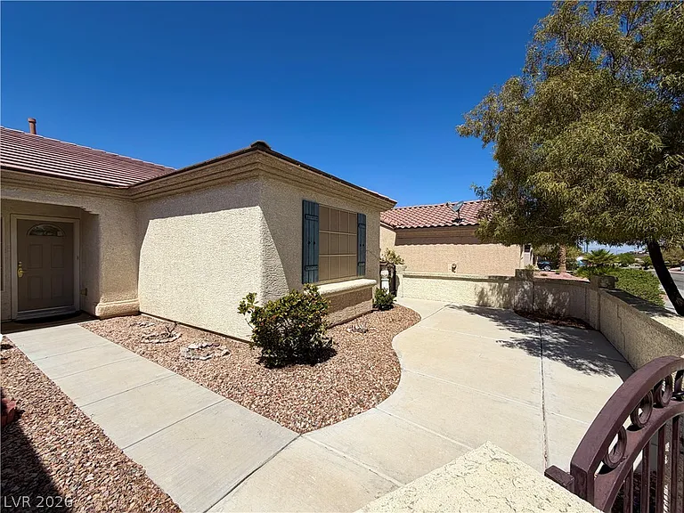 2895 Maffie St — Photo 4