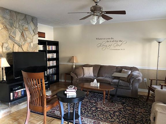 3rd image of 205 Abbey Ln