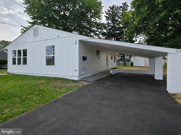 10 Linden Ln, Levittown, PA 19054