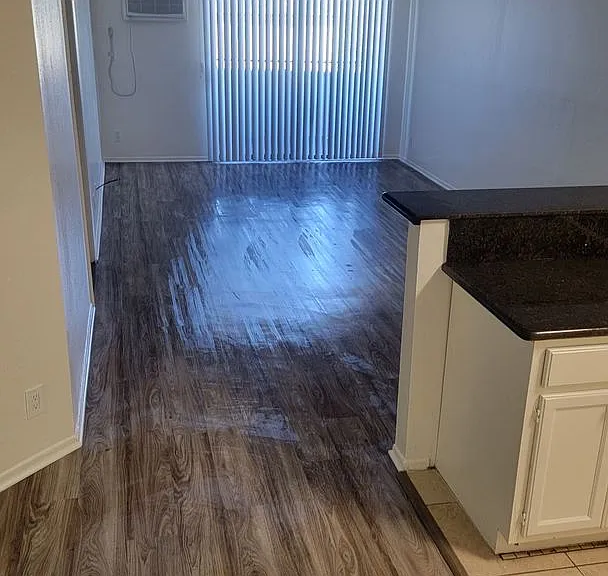 6726 WOODLEY — Photo 3
