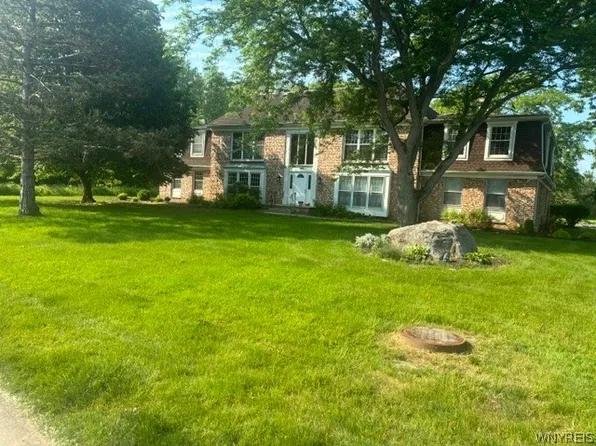 100 Carriage Dr APT 7, Orchard Park, NY 14127