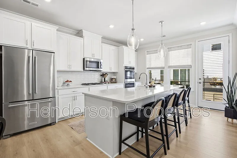 3 bed, 3.5 bath, 2940 sqft, $3,500 — Photo 4