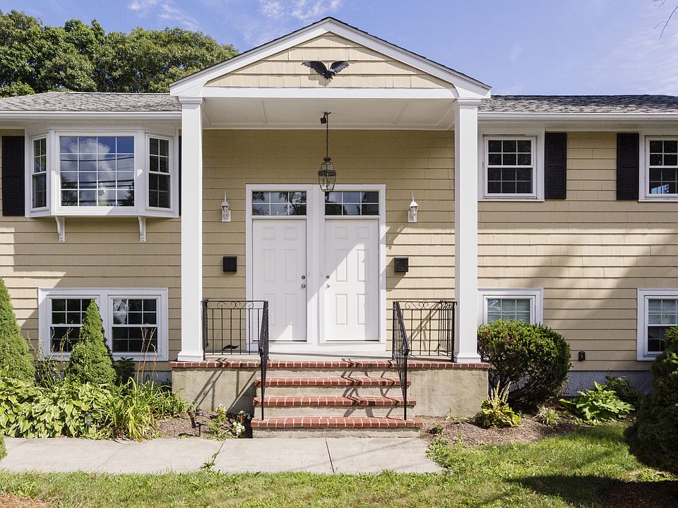 1st image of 582 Walpole St #1