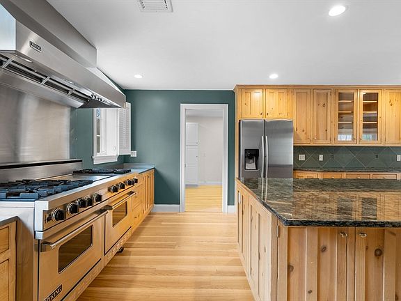 5th image of 16 Brownfield Dr