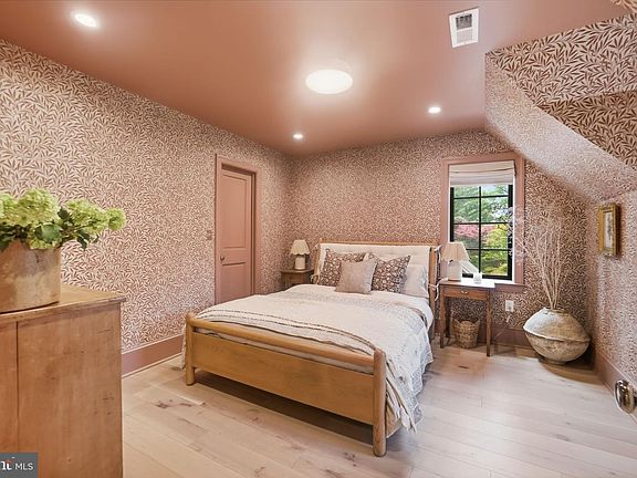 5th image of 5602 York Ln