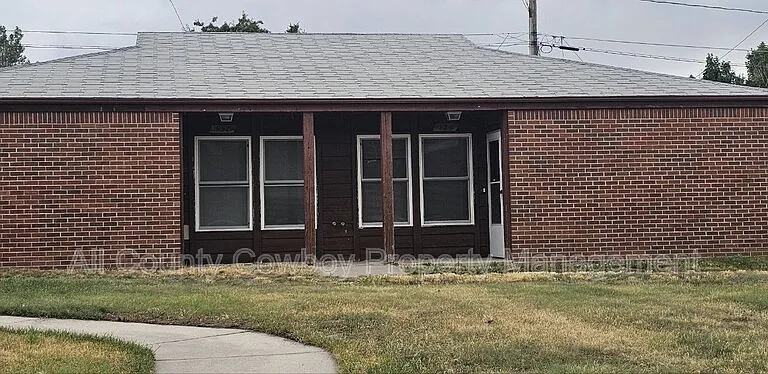 126 S Cribbon Ave — Photo 1