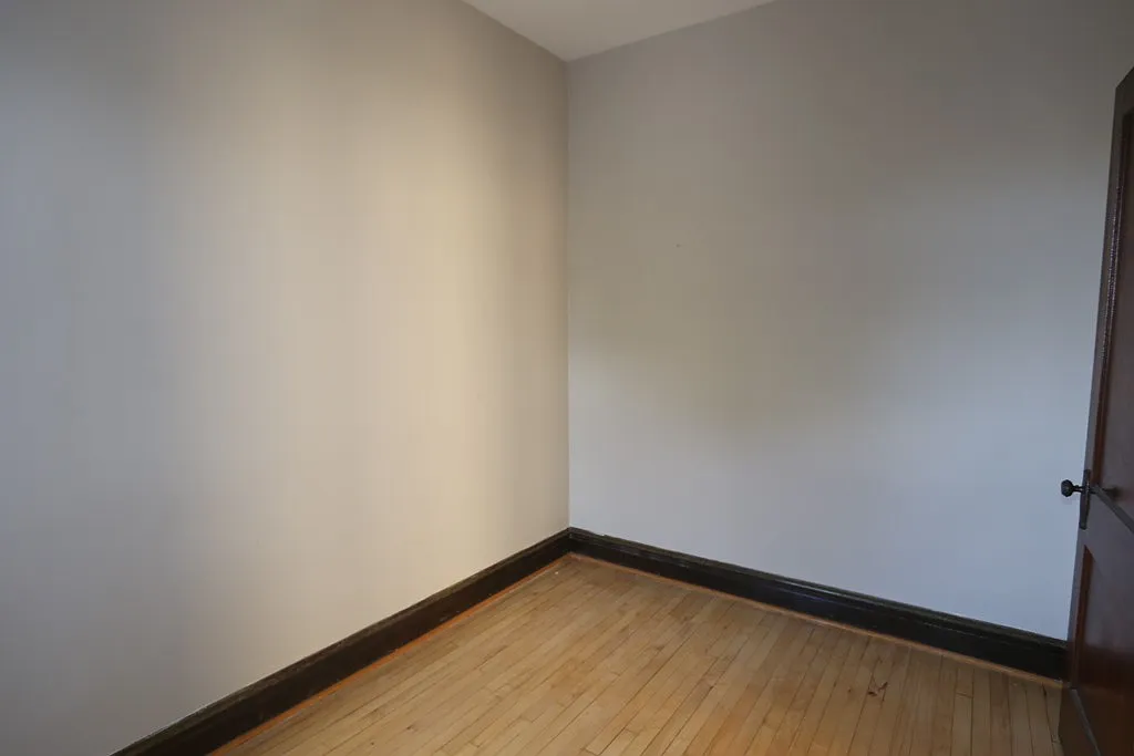 2 bed, 1000 sqft, $2,400 — Photo 4
