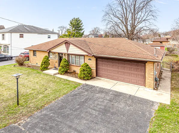 8420 S New England Ave, Burbank, IL 60459