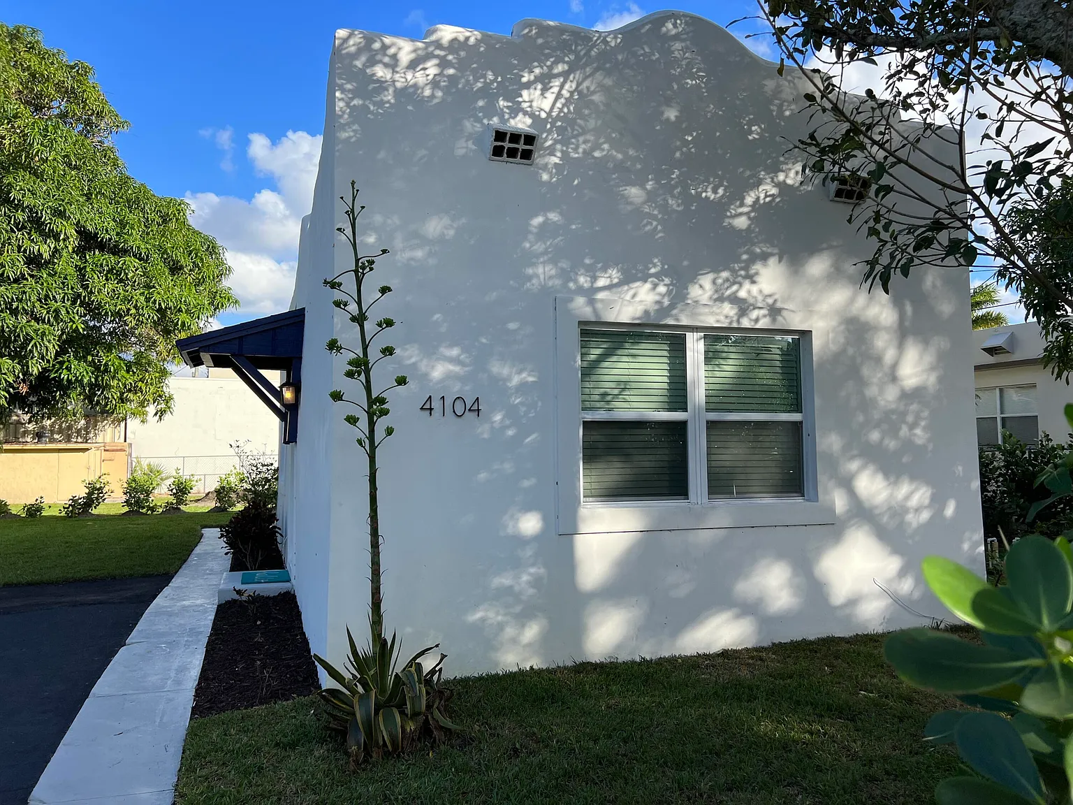 3 bed, 1.0 bath, 848 sqft, $3,250 — Photo 2