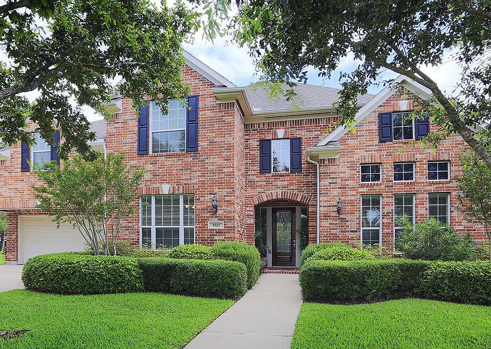 Stunning Village built home on pool sized lot nestled in the heart of Cinco Ranch close to the water