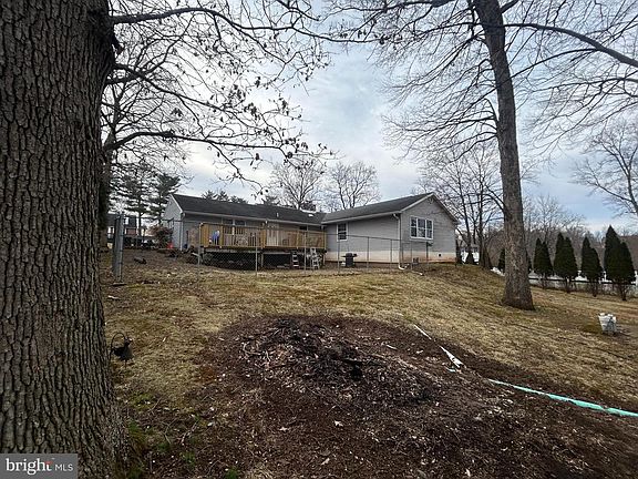 3rd image of 315 Quarry Rd