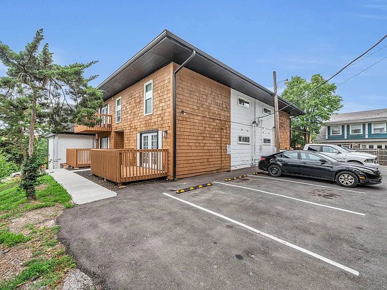 3909 Kenwood Ave — Photo 23