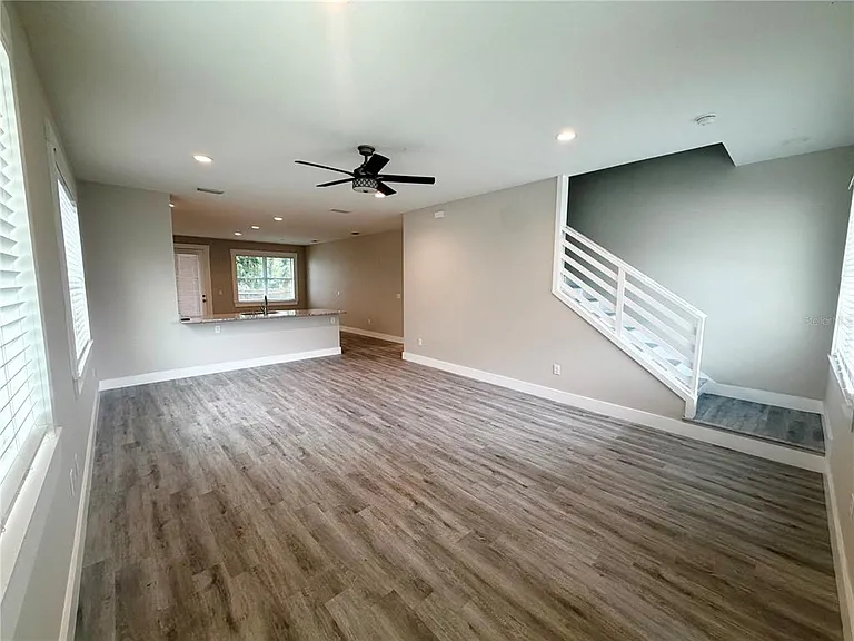 2125 W Saint Joseph St — Photo 8