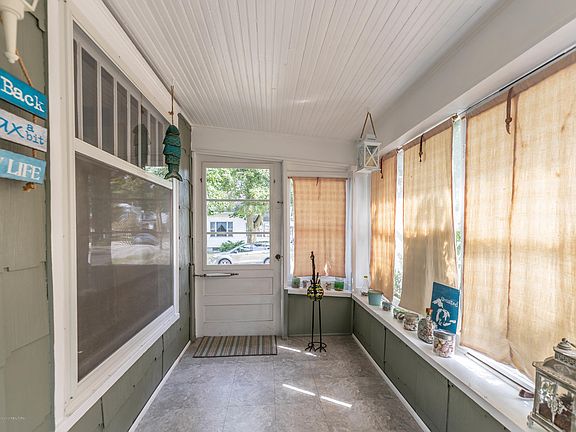5th image of 233 N Magnolia Ave