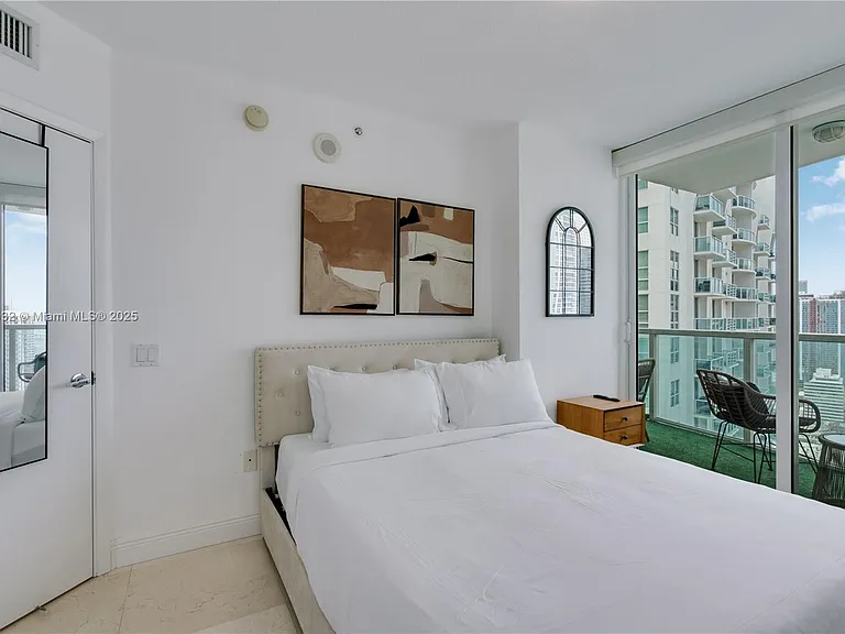 41 SE 5th St #2107 — Photo 9