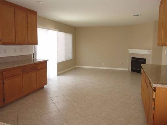 4th image of 690 Myrtle Ave