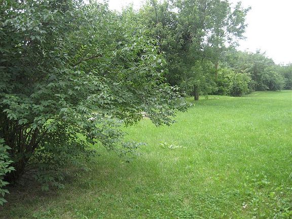 3rd image of 2392 Broadmoor Dr