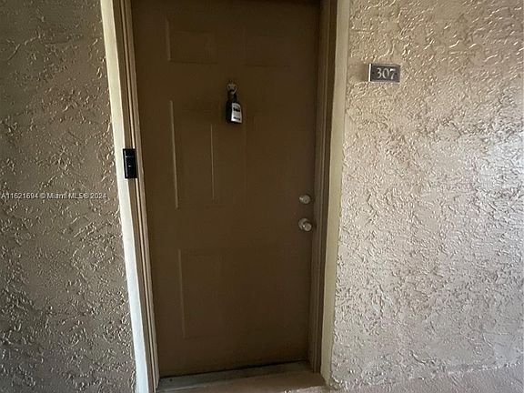 4th image of 100 SW 117th Ter #2307