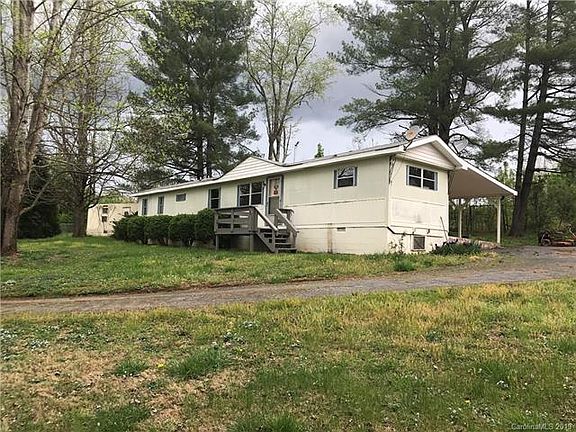 3rd image of 134 Whispering Pine St