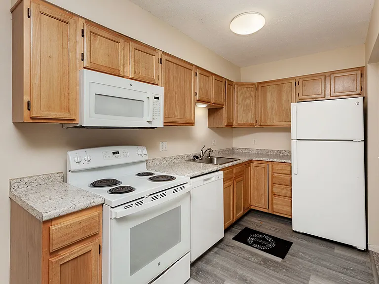 ONE MONTH FREE rent PLUS reduced rents! — Photo 12